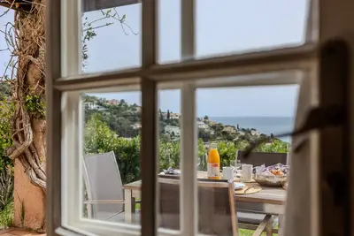Image de Maison de vacances confortable, dans les collines d'Agay, vue sur la mer.
