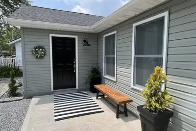 Image de Laketime Cottage Lake Milton Oh. Wifi, Smart TVs fireplace, bikes, paddle board.