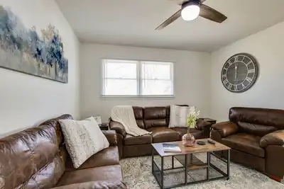 Image de Cozy home on a secluded lot - 40 mins from Nashville, 5 min from Mtsu!