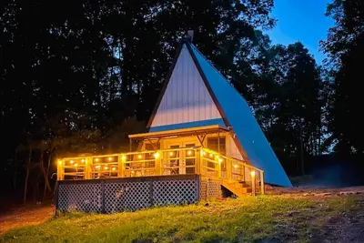 Image de The Natchez Retreat Lakeside A-frame Cabin