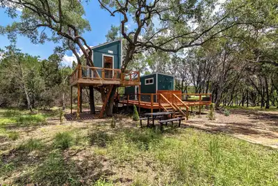 The Broken Tree Ranch: Tiny House & Treehouse in the Woods with Pool