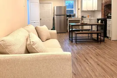 Image de Charming Brick Row House close to Nyc