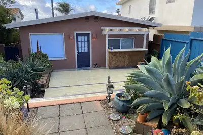 Image de Beach House, 1 block to beach, walk to town, great outdoor space