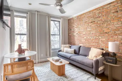 Image de Tasteful Nolita 1br w/ W/D, nr SoHo, by Blueground