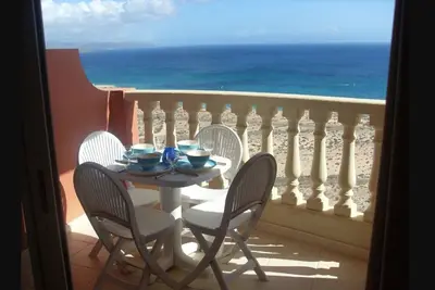 Image de Amazing Ocean View Modern Apartment With Free WiFi.