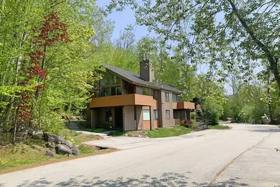 Image de Updated, Ac/Fp, deck, view, swim club, near Loon, ski shuttle. V4002 by Lrs