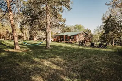 Image de Cozy Log Cabin | Indoor Fireplace & Pet-Friendly