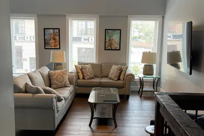 Image de Location! 2br/2ba Loft Downtown Bristol Tn on State St!