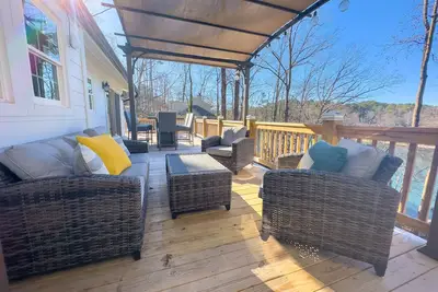 Image de Lakefront Keowee with Private Dock and Huge Patio! Kayaks, Grill+ Outdoor Tv