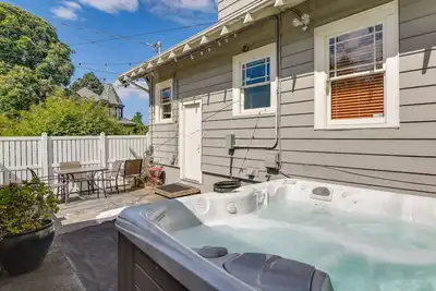 Image de Walk to Williams District: Home w/ Hot Tub & Patio