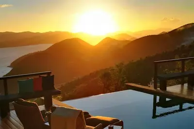 Image de luxurios villa with pool, aircon and spectacular view