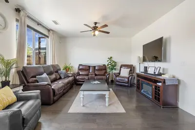 Image de Huge 5-bedroom 4 bath-30 minutes to Lake Tahoe-Outdoor Oasis