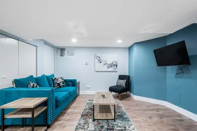 Image de Modern, 2-bedroom apt. , 15 minute drive to Lake Michigan, Free parking spot.