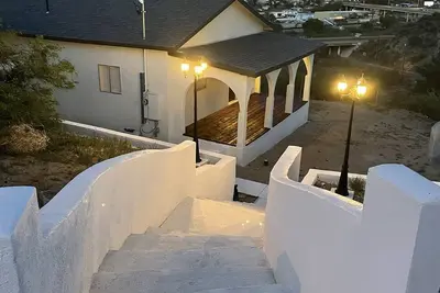 Image de Cozy, Open Concept & Conveniently located