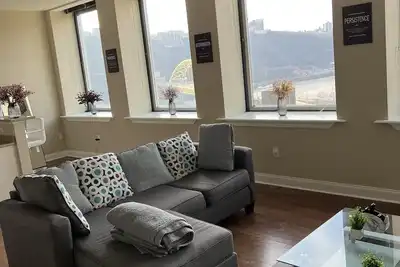 Image de Beautiful 12th story apartment with great views