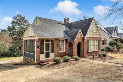 Image de 102 year old historic home in quiet park district comfy and quiet
