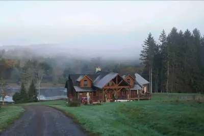 Image de Luxury Eco-Retreat on 150 acres of pristine fields, woods, and permaculture farm