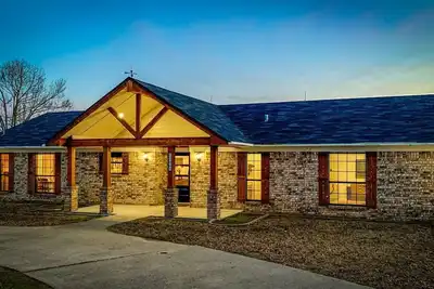 Image de Your family home away from home!