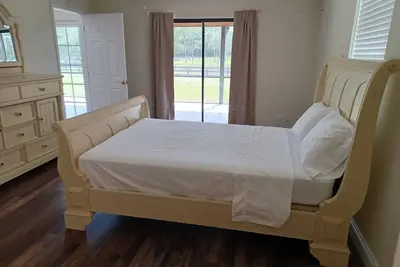 Image de House with Stables on 5 acres in Gated Community - Near Equestrian Showgrounds