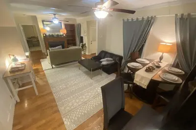 Image de 🌟Spacious + Backyard🌟50ft to Atwells & Downtown! 🍝🎇