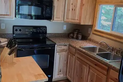 Image de Northwoods Lakeside Cabin on Pristine Fishing Lake