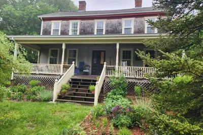 Image de 4-Br Antique Farmhouse in Cataumet near Shining Sea Bikeway, walk to beach