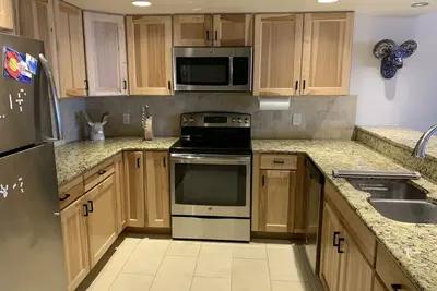 Image de Luxury, renovated ski-in \/ out right in Center Village!