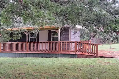 Image de The Guest House, just a place in the country. \n1 bd, 1 bath, +daybed, big deck.