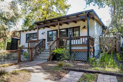 Image de Month long rental - beautifully remodeled cottage