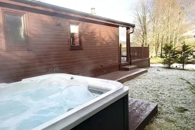 Image de Stunning 4-bedroom Cabin with Hot Tub in Beattock!