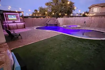 Image de Beautiful 5 Br home walking distance to the Superbowl