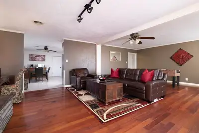 Image de Spacious Belmar Beauty w/ Fireplace & Patio
