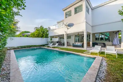 Exquisite 6br/3. 5bbth Villa