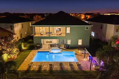 Image de Fabulous Family Villa With Private Pool, Hot Tub, Movie Room and Games