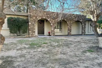 Horse Ranch Centrally Located