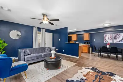 Image de Cozy&Stylish 3br/2ba Retreat-Pet-Friendly, Parking, In-Unit Washer/Dryer