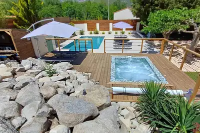 Image de Logement 4* dans villa pour 10 personnes, piscine & jacuzzi