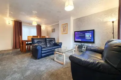 Image de 3 bedroom house Amazon M90 Dunfermline Edinburgh