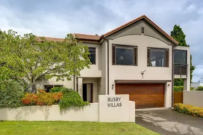 Image de Busby Hill Villa - Havelock North Holiday Home