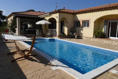 Image de Cozy House With Large Barbecue Area And Outdoor Kitchen