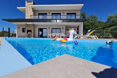 Image de Villa 2022 fully equipped for 8, private swimming pool, pétanque court, parking
