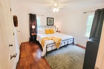 Image de Boro Bungalow. Heart of Statesboro, Ga