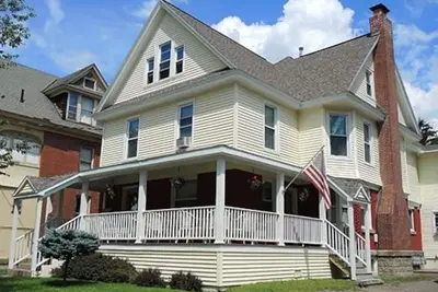 Image de Team Elm (Entire Property)