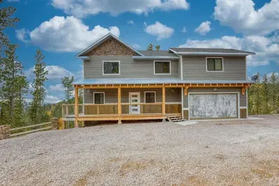 Image de Hickok’s Bluff – Spacious Black Hills Cabin with Views, Hot Tub & Game Room