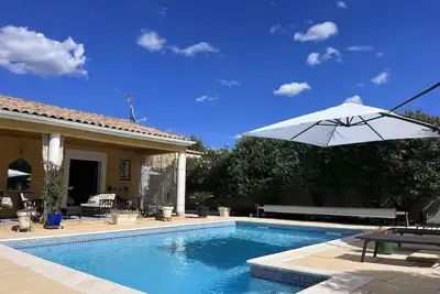 Image de Belle climatisée villa de plain-pied climatisée avec piscine, spa et sauna