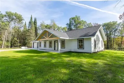 Image de Up North Getaway! Sitting on Hole 16 - Golf Stay & Play - Sleeps up to 12 Guests