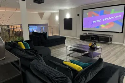 Image de Large In Town (Dorp) Villa with Indoor Hot-tub
