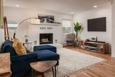 Image de 2 Bedroom Modern Condo in Heart of Downtown