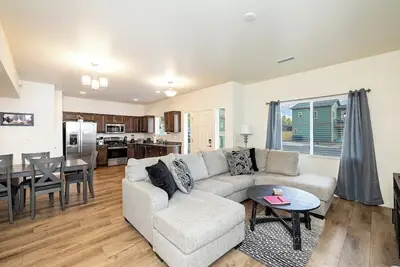 Image de Flagstaff Adventure Getaway! Trail Access, Central A/C, New Home Built in 2023!