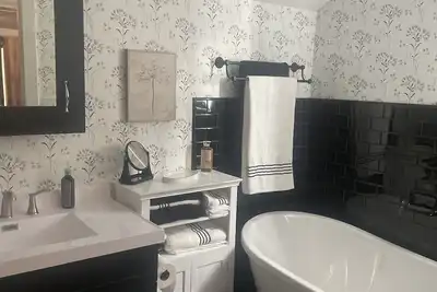 Image de The Pink House - Charming, fully renovated, quiet getaway